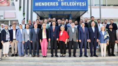 AK Parti Genel Sekreteri ve İzmir Milletvekili Eyüp Kadir İnan,