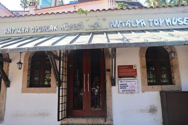 Antalya Büyükşehir Belediyesinden yapılan açıklamada, Antalya Oyuncak Müzesi’nin yaklaşık 3