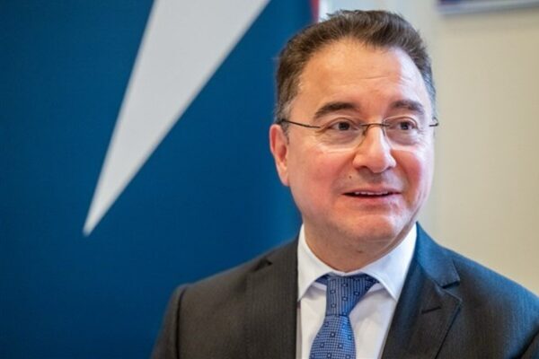 Demokrasi ve Atılım (DEVA) Partisi Genel Başkanı Ali Babacan, Ankara