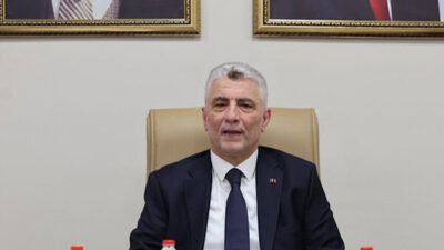 Ticaret Bakanı Ömer Bolat, İbn Haldun Üniversitesi’nde düzenlenen TercihFest Zirvesi’nde