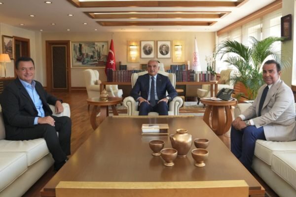 Kültür ve Turizm Bakanı Mehmet Nuri Ersoy, televizyoncu ve yapımcı