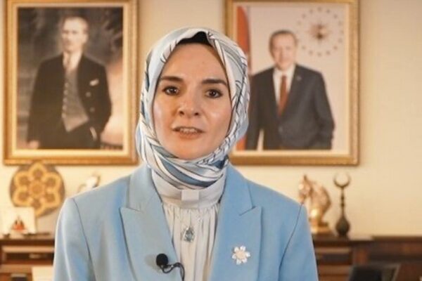 Aile ve Sosyal Hizmetler Bakanı Mahinur Özdemir Göktaş, şehit aileleri