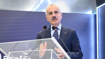Ulaştırma ve Altyapı Bakanı Uraloğlu, TÜRASAŞ  tarafından üretilen yerli ve millî