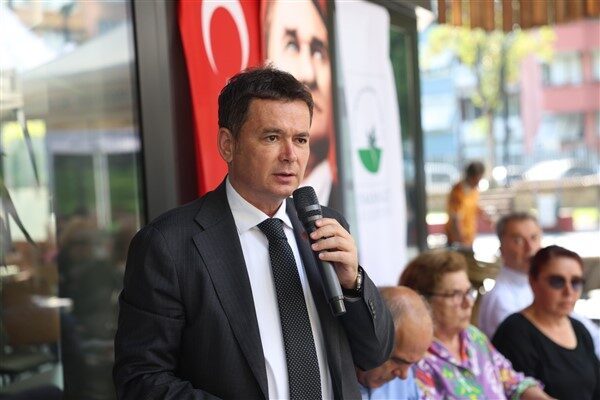 Mahallelerin ihtiyaçlarını yerinde tespit etmek amacıyla gerçekleştirilen buluşmada Aydın, vatandaşlarla