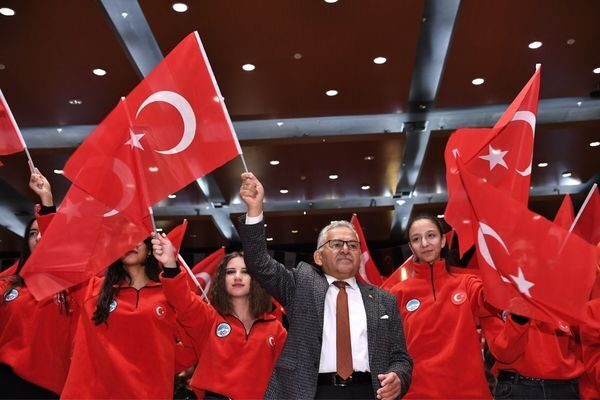 Kayseri Büyükşehir Belediye Başkanı Memduh Büyükkılıç, 30 Ağustos Zafer Bayramı’nın