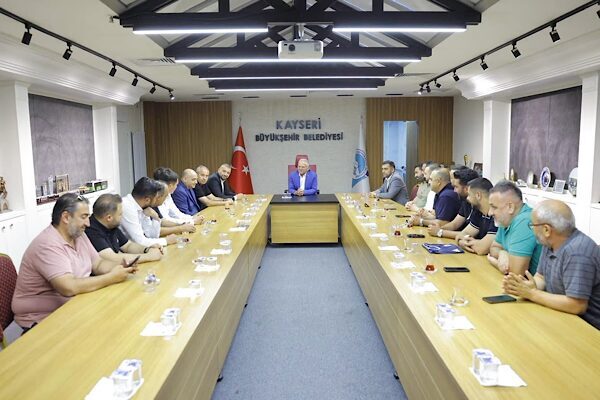 Kayseri Büyükşehir Belediye Başkanı Büyükkılıç, kentte farklı alanlarda faaliyet gösteren
