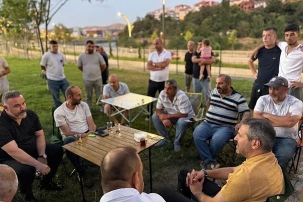Karabük Belediye Başkanı Özkan Çetinkaya, Soğuksu Mahallesi’ni ziyaret ederek vatandaşlarla