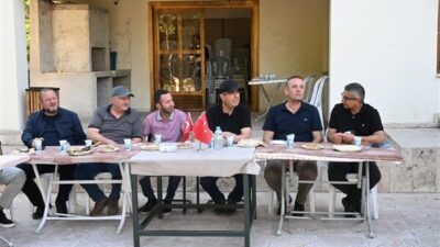 Kırşehir Belediye Başkanı Selahattin Ekicioğlu, mahalle sakinlerinin sorunlarını yerinde değerlendirmek