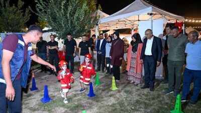  Malatya Büyükşehir Belediye Başkanı Er, eşi Sevgi Er ile birlikte