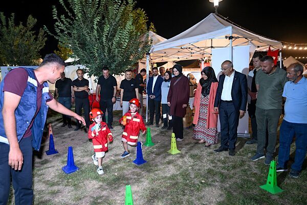  Malatya Büyükşehir Belediye Başkanı Er, eşi Sevgi Er ile birlikte