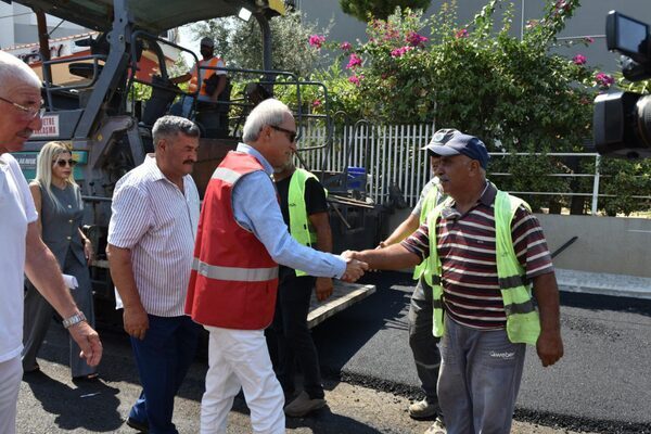 Kepez Belediyesi, ilçede altyapısı tamamlanan mahallelerde yol yenileme çalışmalarını sürdürüyor. 