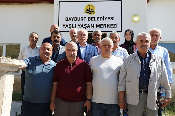Bayburt Belediye Başkanı Memiş, merkez mahalle muhtarlarıyla bir araya geldi.