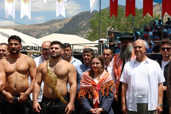 Antalya Büyükşehir Belediyesi, yaptığı açıklamada, Başkan Vekili Büşra Özdemir’in Alanya