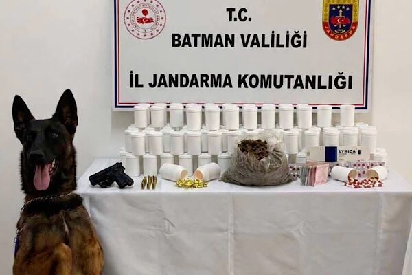 Batman İl Jandarma Komutanlığı ekipleri, uyuşturucu imalatı ve ticaretine yönelik