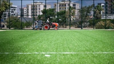 Bornova Belediyesinden yapılan açıklamada, yürütülen çalışmalar kapsamında Doğanlar Stadı’nın tribünleri,