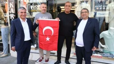 Buca Belediyesi Başkan Vekili Hüseyin Benzer, başkan yardımcılarıyla birlikte ilçenin