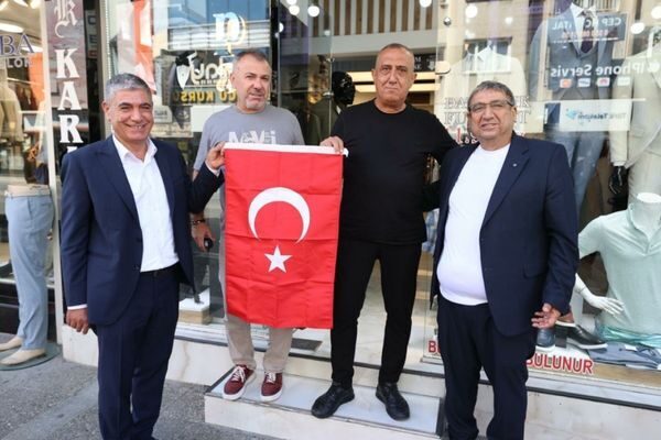 Buca Belediyesi Başkan Vekili Hüseyin Benzer, başkan yardımcılarıyla birlikte ilçenin