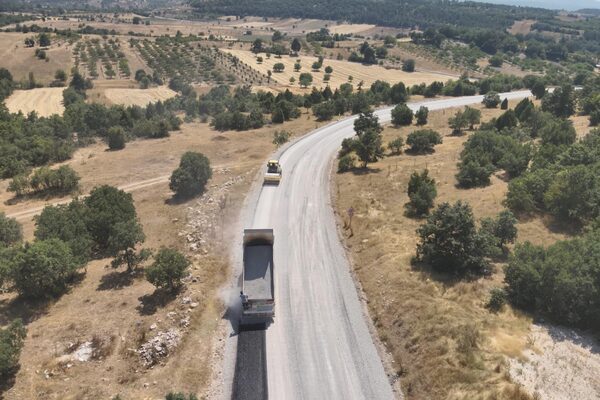 Bursa Büyükşehir Belediyesi, 17 ilçede sürdürdüğü ulaşım çalışmaları kapsamında Harmancık