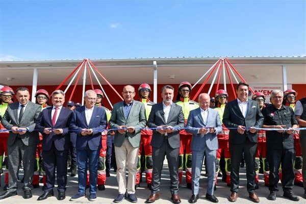 Küçükbalıklı İtfaiye İstasyonu’nda düzenlenen törende, Arama Kurtarma Eğitim Hizmet Binası’nın