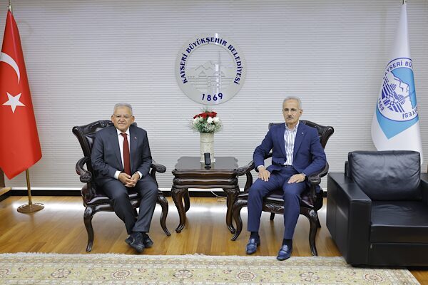Başkan Büyükkılıç, yaptığı açıklamada, “Hayırlı olsun Kayseri’m. Kayseri Havalimanımızın DHMİ