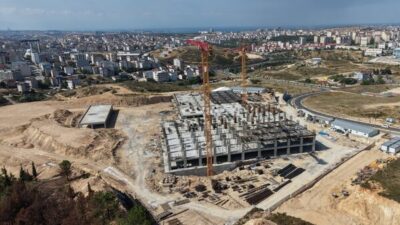 200 yataklı olarak planlanan Çayırova Devlet Hastanesi’nde ikinci kat imalatlarına