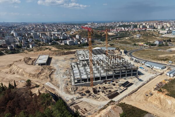 200 yataklı olarak planlanan Çayırova Devlet Hastanesi’nde ikinci kat imalatlarına