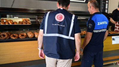Çayırova Belediyesi Zabıta Müdürlüğü ekipleri, ilçe genelinde pazar yerleri, kırtasiyeler