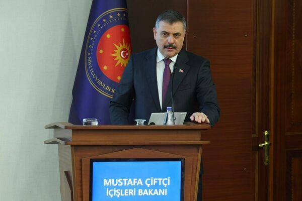 İçişleri Bakanı Mustafa Çiftçi, Esenyurt’ta gerçekleştirilen ziyaret kapsamında ilçenin emniyet,