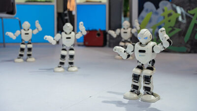 Bugün robotlar, yapay zekâ teknolojileri ve yenilikçi ilaçlardan oluşan Çin’in