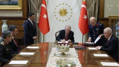 Cumhurbaşkanı Recep Tayyip Erdoğan, bugün gerçekleştirilen Yüksek Askerî Şûra (YAŞ)