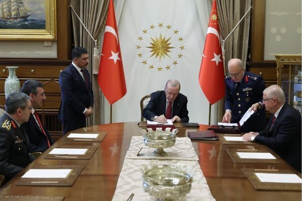 Cumhurbaşkanı Recep Tayyip Erdoğan, bugün gerçekleştirilen Yüksek Askerî Şûra (YAŞ)