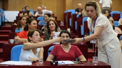 Meclis Toplantı Salonu’nda gerçekleştirilen oturumda, daha önce Meclis 1. Başkan