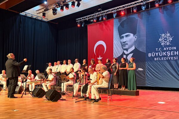Aydın Büyükşehir Belediye Başkanı Özlem Çerçioğlu, kent genelinde vatandaşları kültür