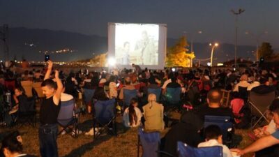 Düzce Belediyesi, yaz dönemine özel düzenlediği “Açık Hava Sinema Akşamları”
