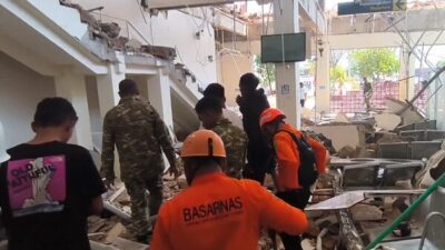 Endonezya’nın Flores Adası açıklarında meydana gelen 7,7 büyüklüğündeki depremde hayatını kaybedenlerin