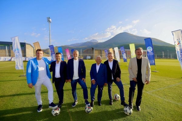 Kayseri Büyükşehir Belediye Başkanı Memduh Büyükkılıç, Kayserispor Başkanı Ali Çamlı,
