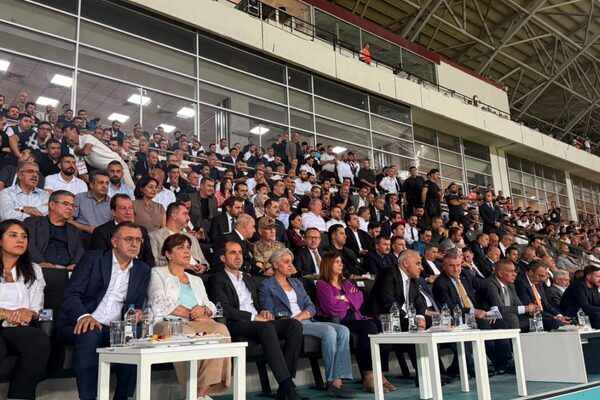 Diyarbakır Büyükşehir Belediyesi Eşbaşkanı Serra Bucak, Amedspor’un Süper Lig’in ilk