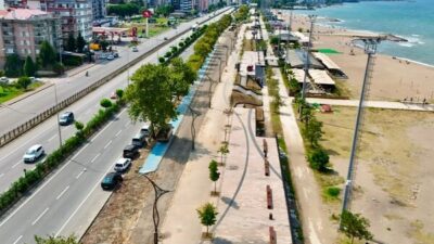 Yol kenarlarına düzensiz şekilde park edilen araçların trafik güvenliğini tehdit