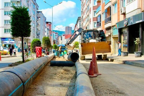 Giresun Belediyesi ekipleri tarafından kentin farklı noktalarında altyapı, üstyapı, yol