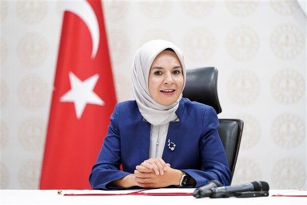 Aile ve Sosyal Hizmetler Bakanı Mahinur Özdemir Göktaş, şehit yakınları