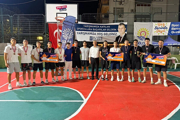 Gölcük Belediyesi tarafından Değirmendere Yüzbaşılar Sahili’nde düzenlenen Sokak Basketbolu Turnuvası,