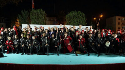 Gölcük Anıtpark’ta düzenlenen “Uluslararası Kafkas Folklor” etkinliğinde, Türkiye ve Gürcistan’dan