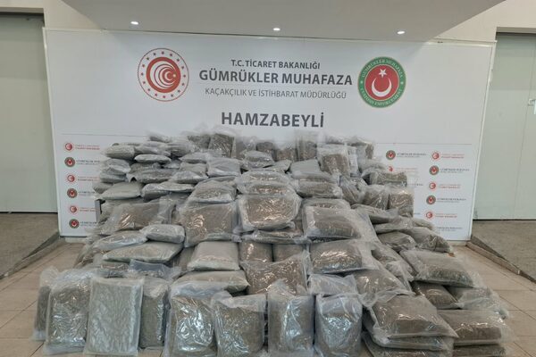 Ticaret Bakanlığı Gümrükler Muhafaza ekiplerince uyuşturucu kaçakçılığıyla mücadele kapsamında yürütülen