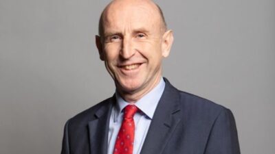 Birleşik Krallık Hazine Bakanı John Healey, İşçi Partisi adayı John