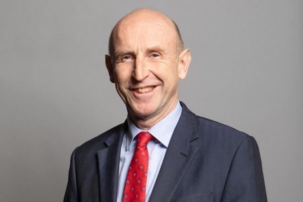 Birleşik Krallık Hazine Bakanı John Healey, İşçi Partisi adayı John