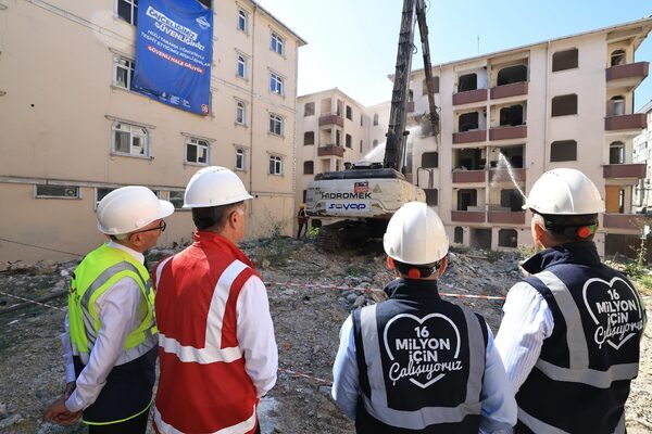 İstanbul Büyükşehir Belediyesi’nin (İBB) deprem seferberliği kapsamında Avcılar’da riskli yapı