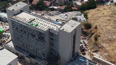 İzmir Büyükşehir Belediyesi Eşrefpaşa Hastanesi’nin yeni ek hizmet binasında inşaat