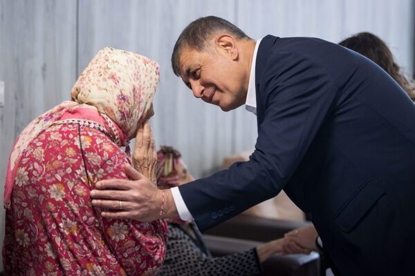 İzmir Büyükşehir Belediyesi, ihtiyaç sahibi emeklilere yönelik Emekli Desteği Programı