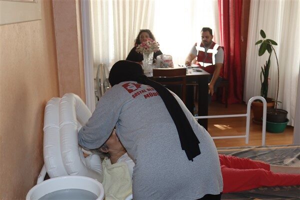 Belediyeden yapılan açıklamaya göre, hizmet kapsamında gelen başvurular değerlendirilerek, ev
