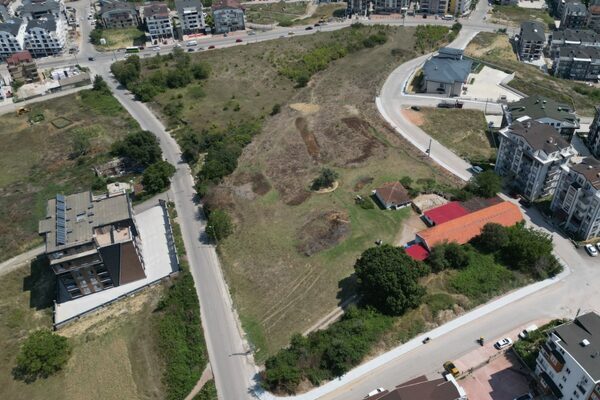 İzmit Belediyesi, kent genelindeki üstyapı çalışmalarını sürdürüyor. Fen İşleri Müdürlüğü